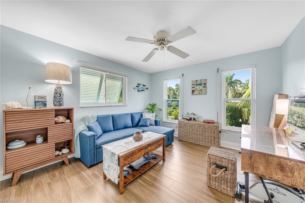 1076 Captains Walk ST, SANIBEL FL 33957-33