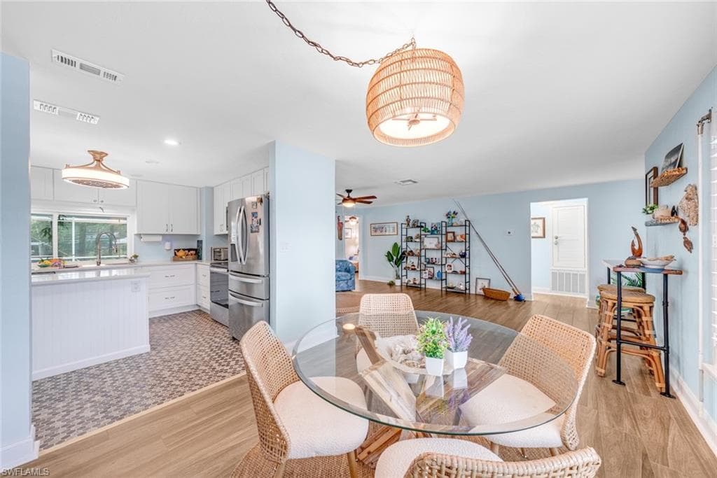 1076 Captains Walk ST, SANIBEL FL 33957-13