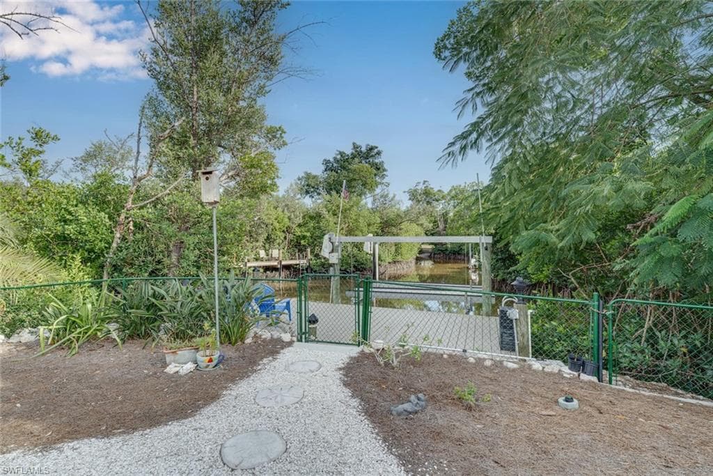 1076 Captains Walk ST, SANIBEL FL 33957-40
