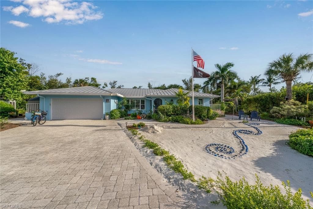 1076 Captains Walk ST, SANIBEL FL 33957-44