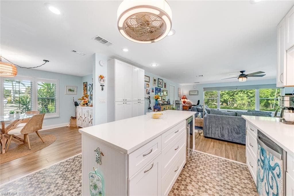 1076 Captains Walk ST, SANIBEL FL 33957-14