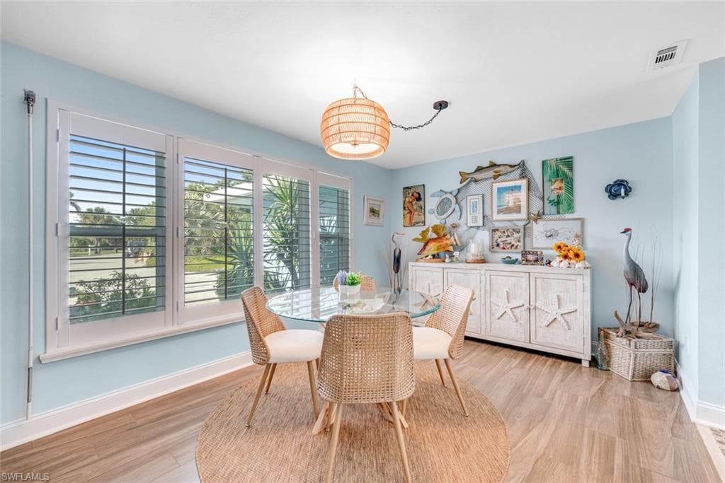 1076 Captains Walk ST, SANIBEL FL 33957-10