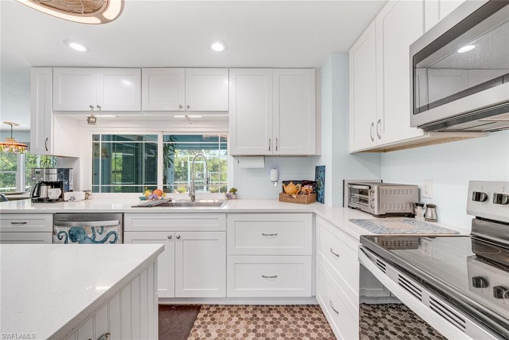 1076 Captains Walk ST, SANIBEL FL 33957-18