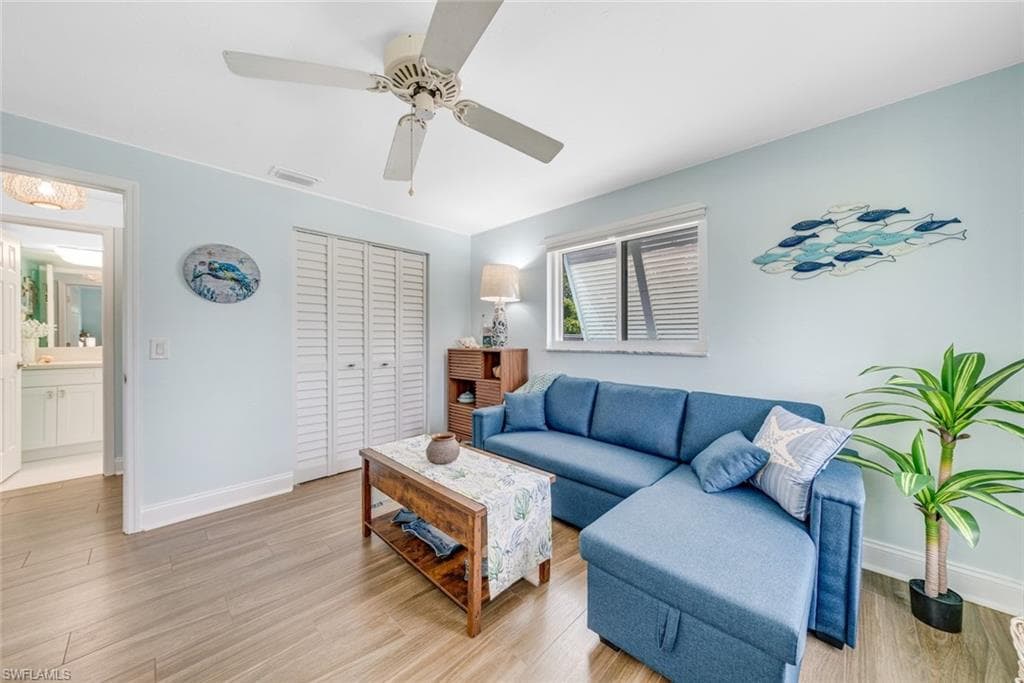 1076 Captains Walk ST, SANIBEL FL 33957-34