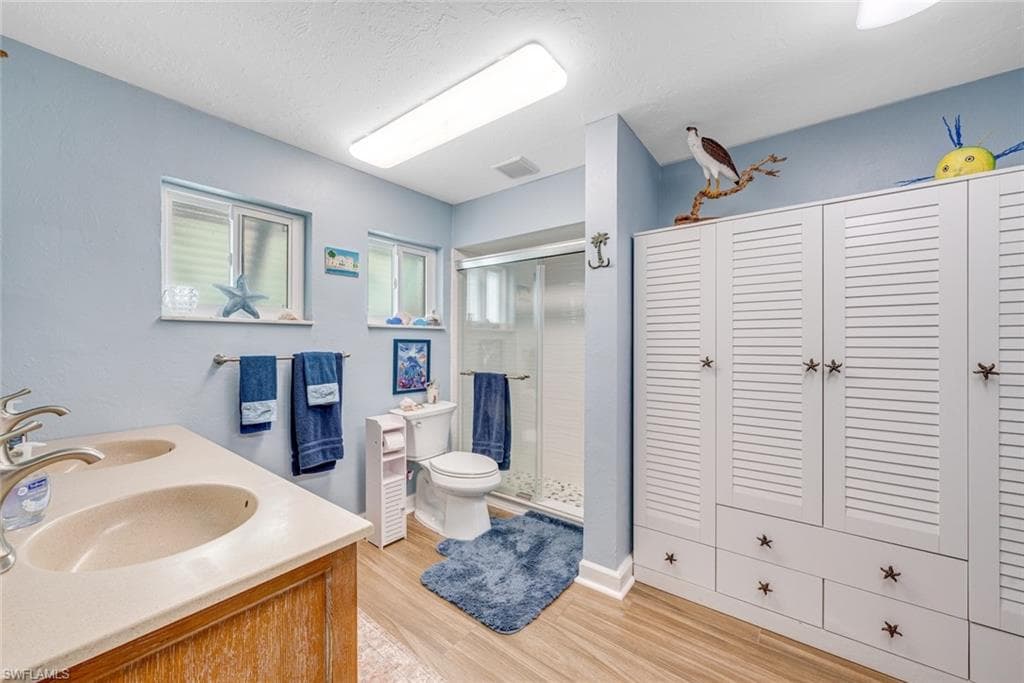 1076 Captains Walk ST, SANIBEL FL 33957-30