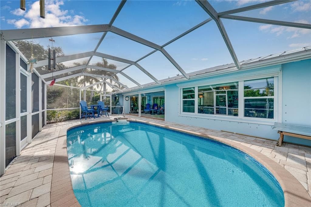1076 Captains Walk ST, SANIBEL FL 33957-38