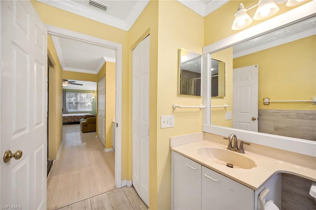 628 Woodshire LN # G12, NAPLES FL 34105-21