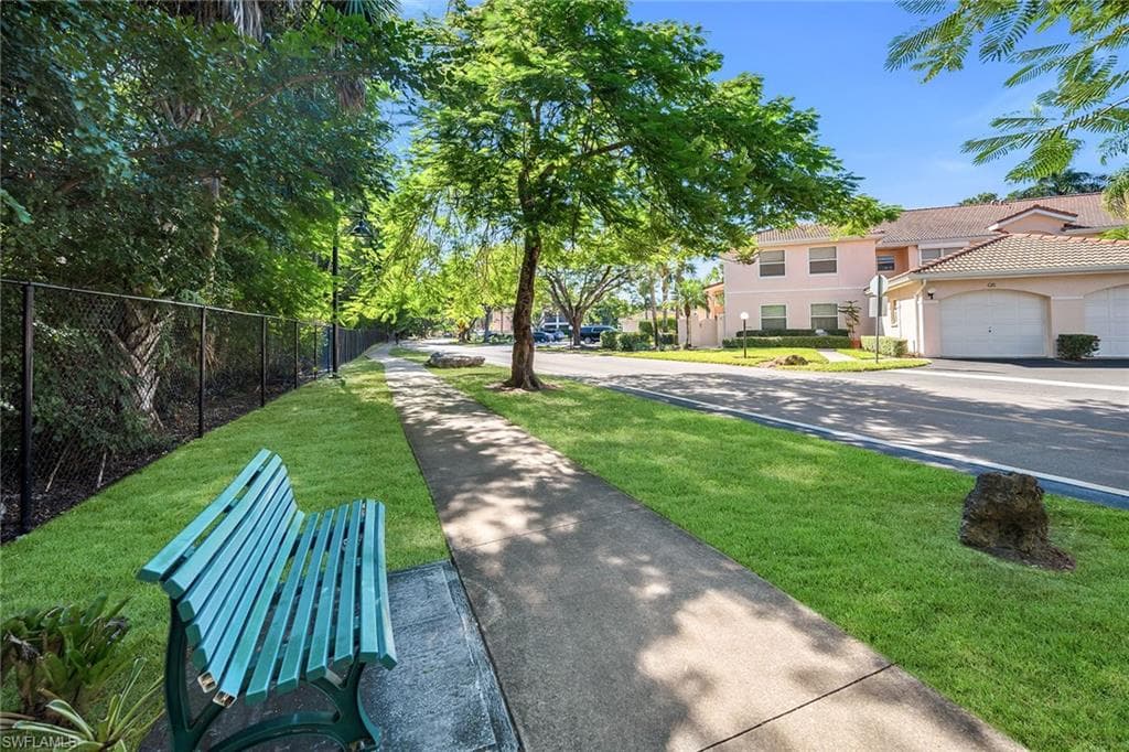 628 Woodshire LN # G12, NAPLES FL 34105-37