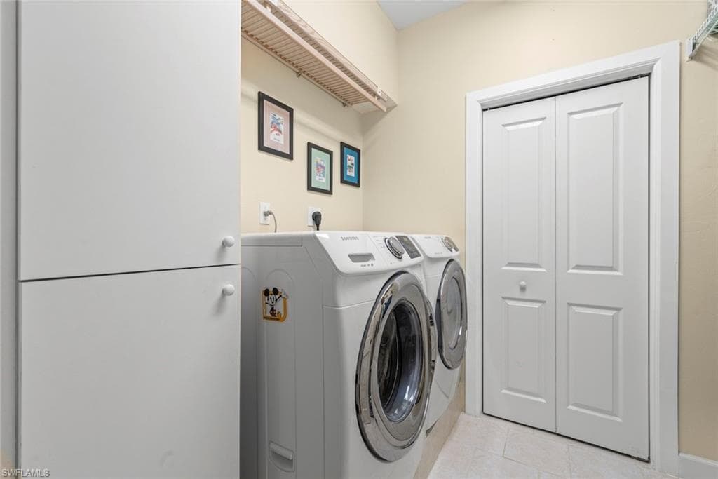 330 E Gulf DR, SANIBEL FL 33957-26