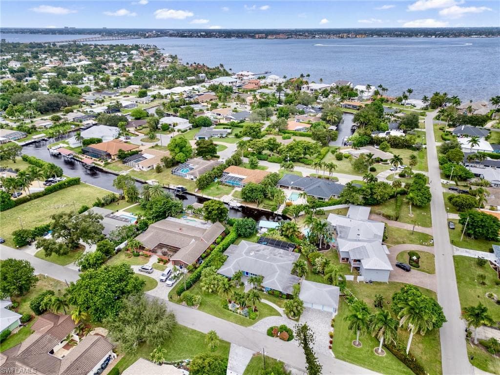 5812 Silvery LN, FORT MYERS FL 33919-43