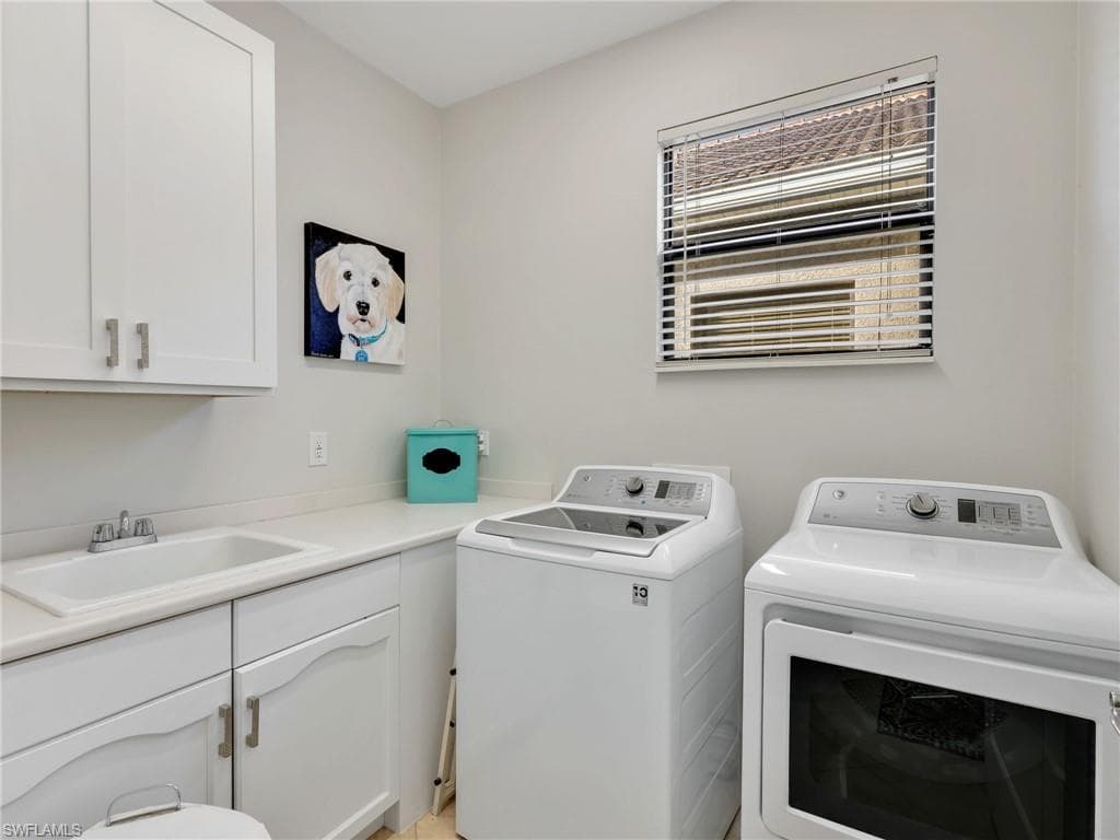 1365 Serrano CIR, NAPLES FL 34105-31