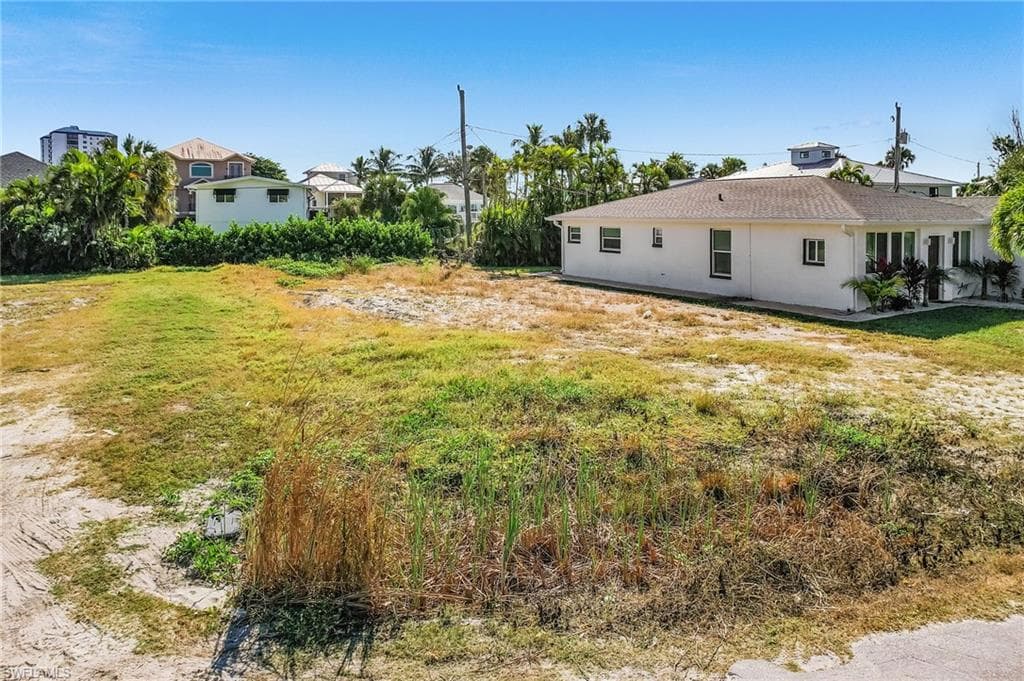 140 Hercules DR, FORT MYERS BEACH FL 33931-1