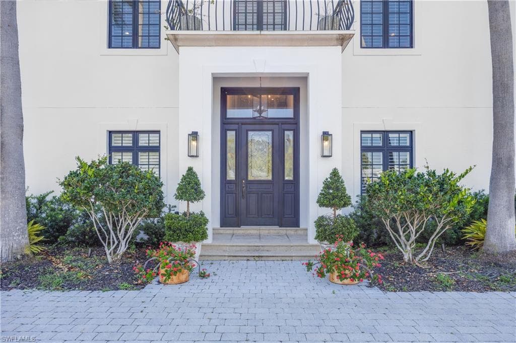 55 E Burning Tree DR, NAPLES FL 34105-2