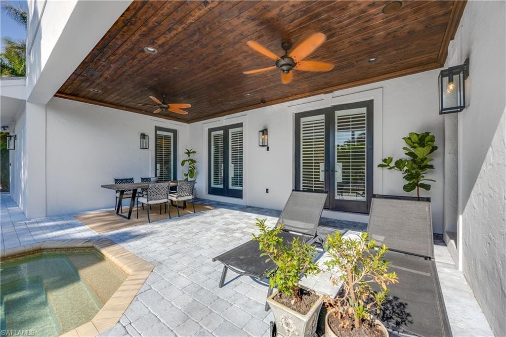 55 E Burning Tree DR, NAPLES FL 34105-36