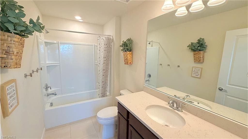 2085 Yellowfin CIR, NAPLES FL 34114-21