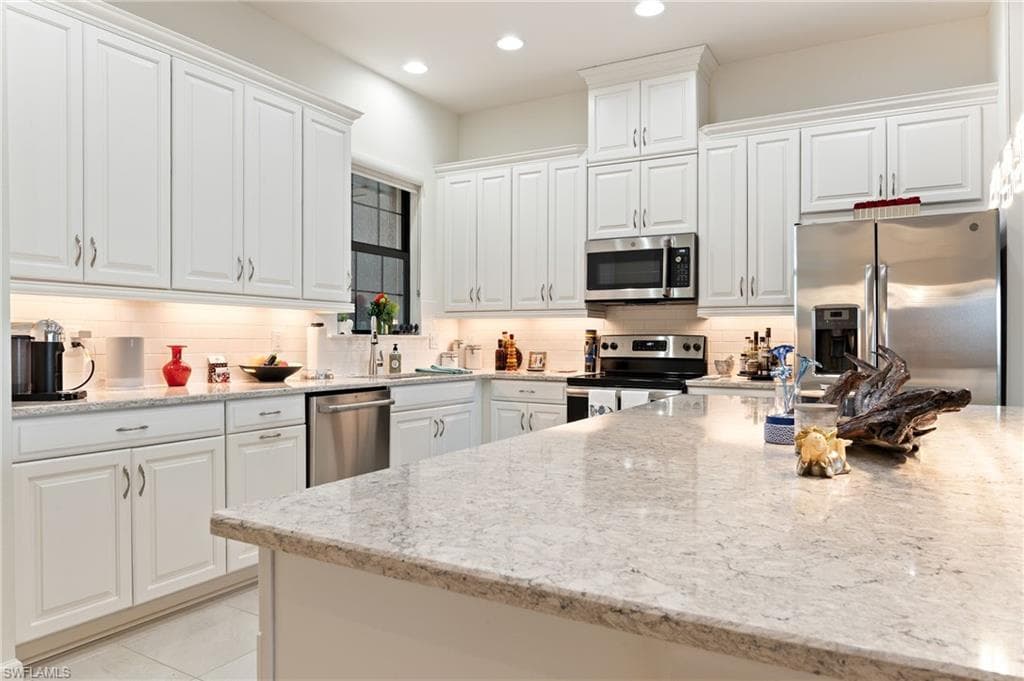 9653 Montelanico LOOP # 202, NAPLES FL 34119-12