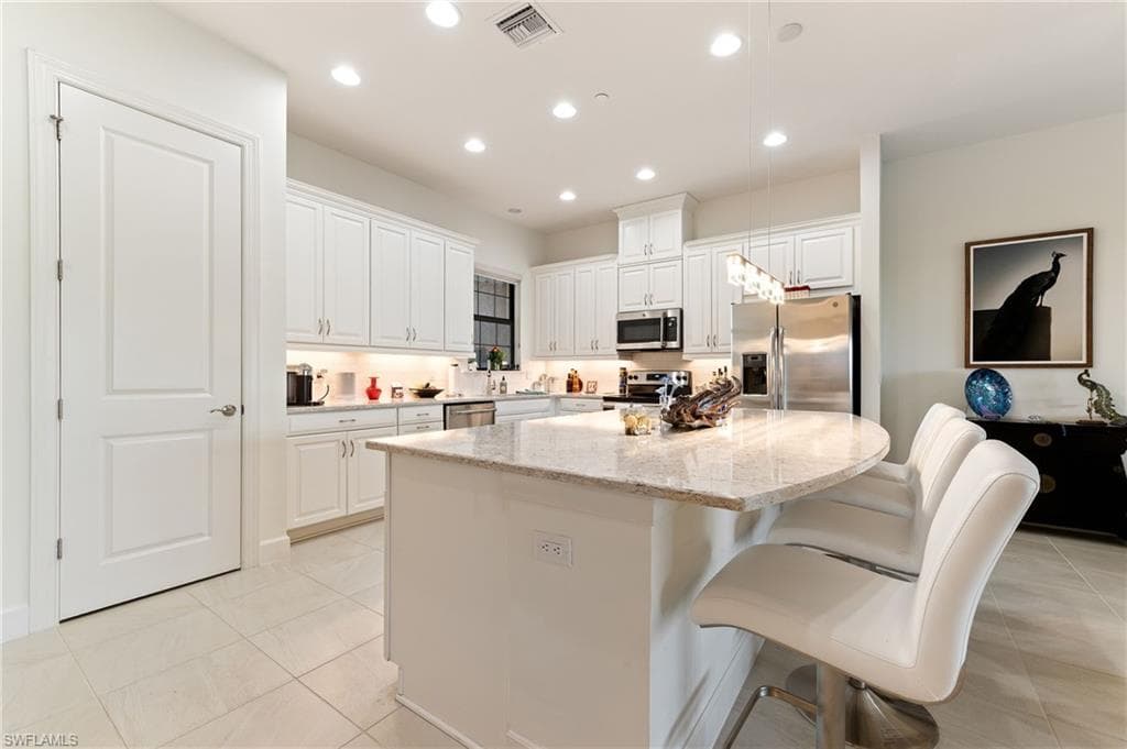9653 Montelanico LOOP # 202, NAPLES FL 34119-10