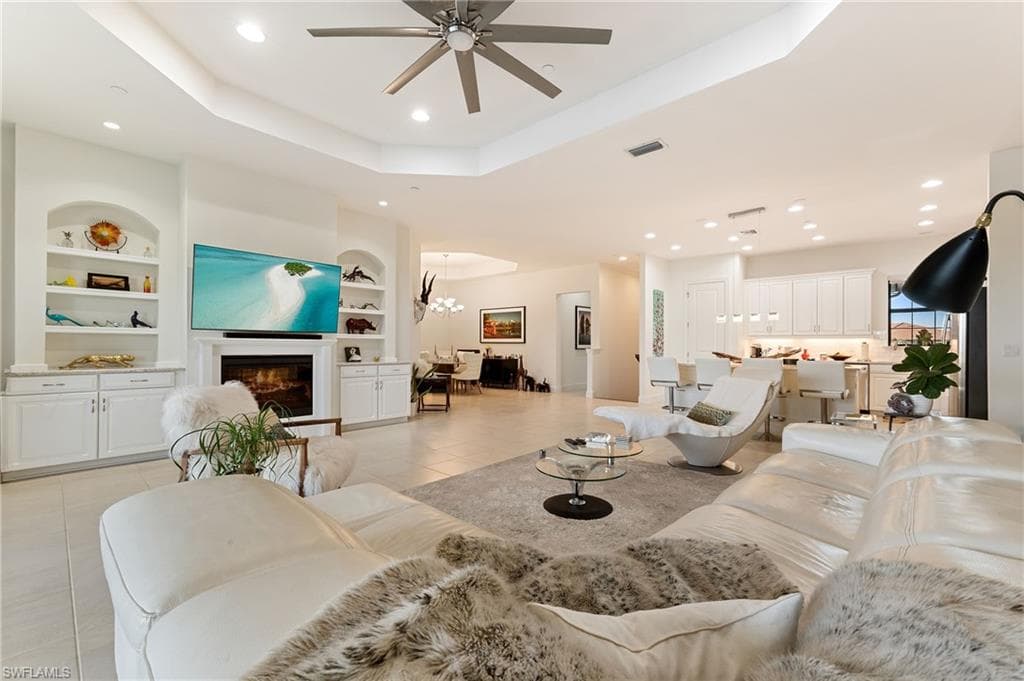 9653 Montelanico LOOP # 202, NAPLES FL 34119-3