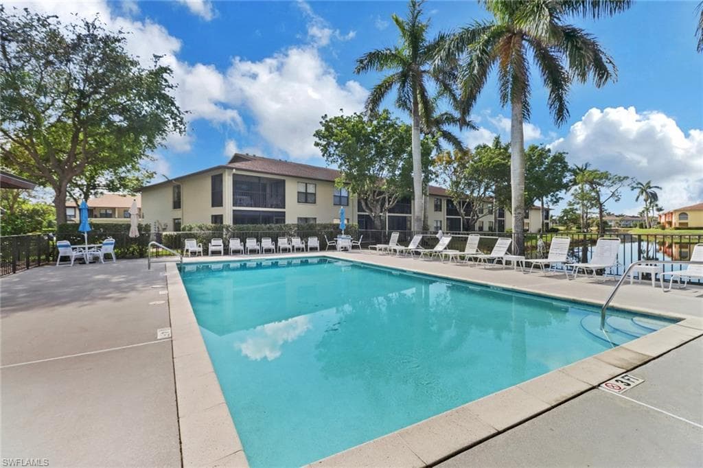 4360 Chantelle DR # G202, NAPLES FL 34112-24