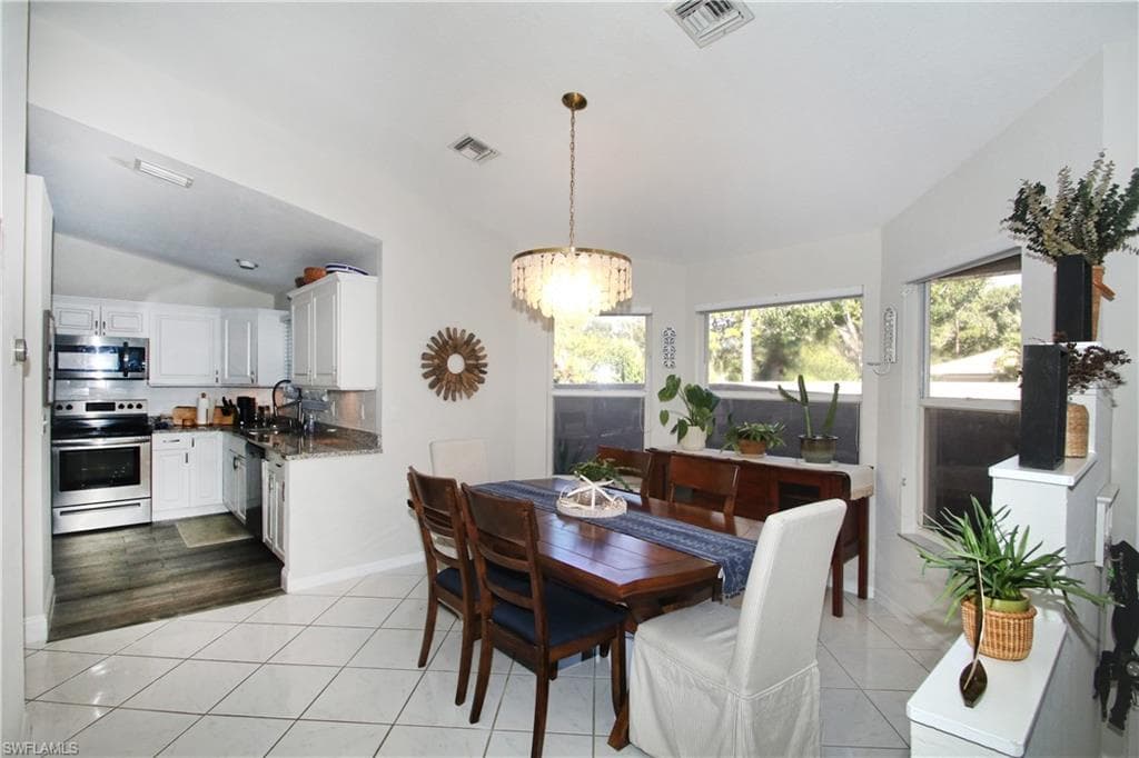 370 Emerald Bay CIR # N8, NAPLES FL 34110-4