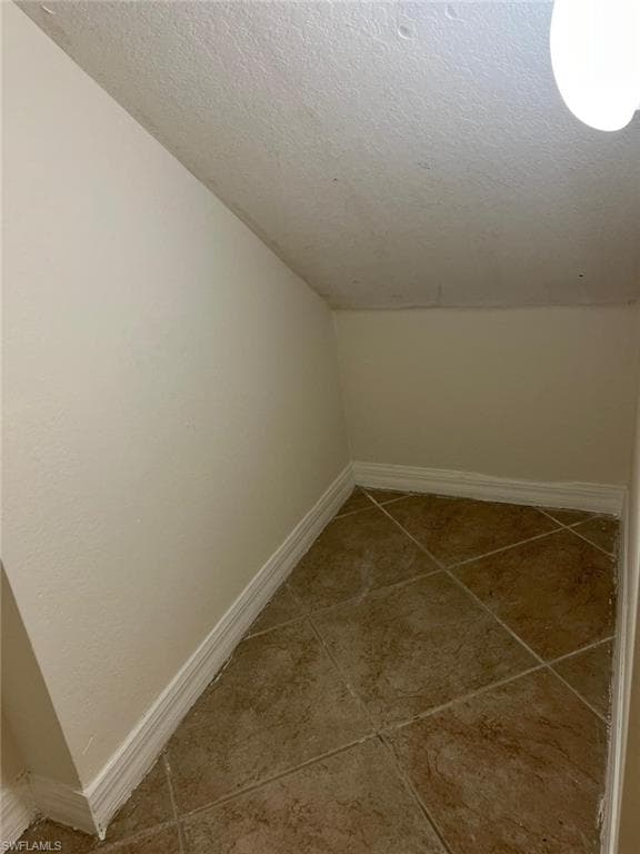 7515 Bristol CIR, NAPLES FL 34120-23