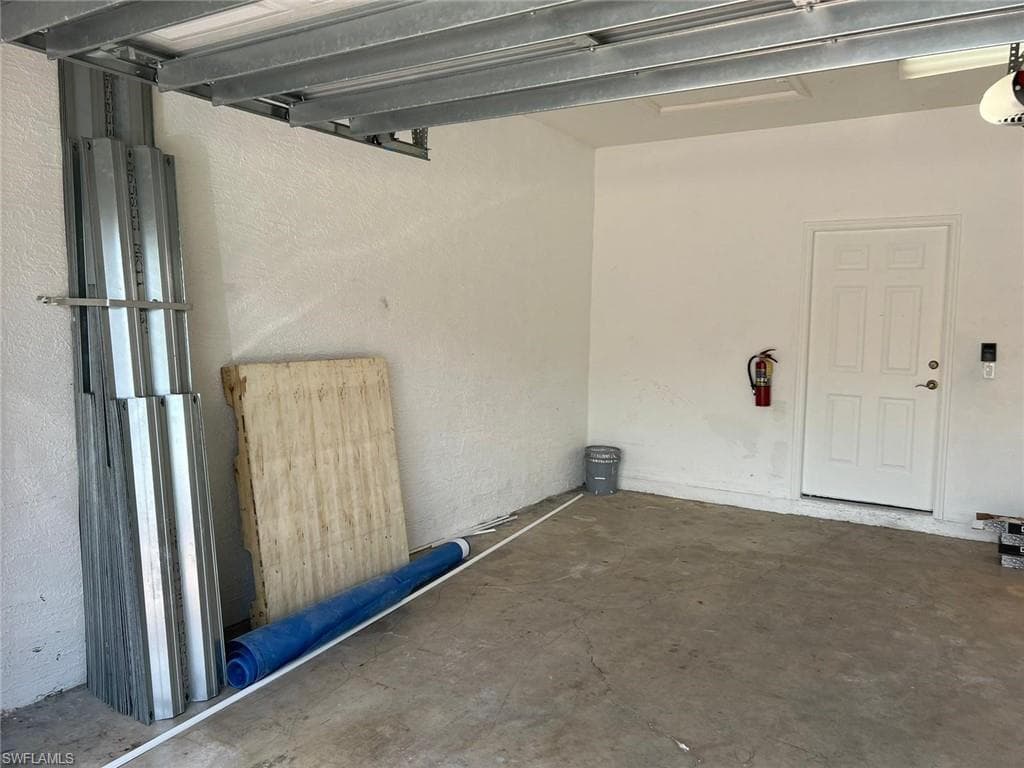 7515 Bristol CIR, NAPLES FL 34120-40