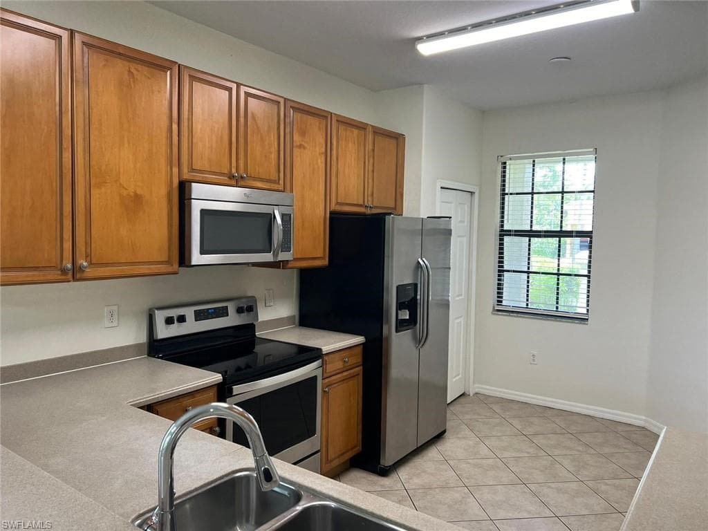 7515 Bristol CIR, NAPLES FL 34120-7
