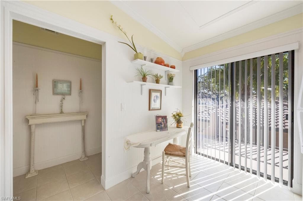 3243 Horse Carriage WAY # 108, NAPLES FL 34105-5