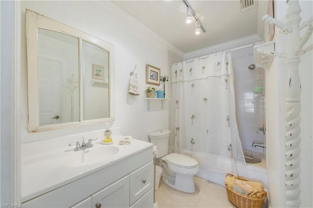 3243 Horse Carriage WAY # 108, NAPLES FL 34105-15