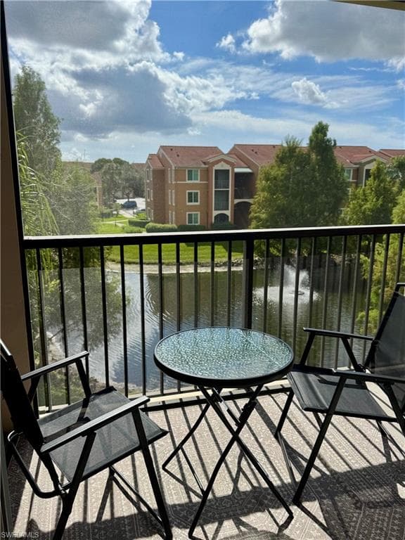 1190 Reserve WAY # 304, NAPLES FL 34105-2