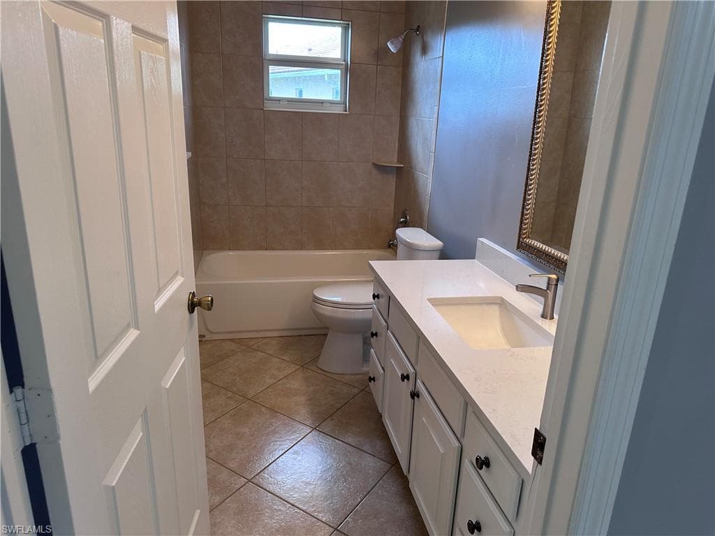 10000 Maddox LN # 321, BONITA SPRINGS FL 34135-18