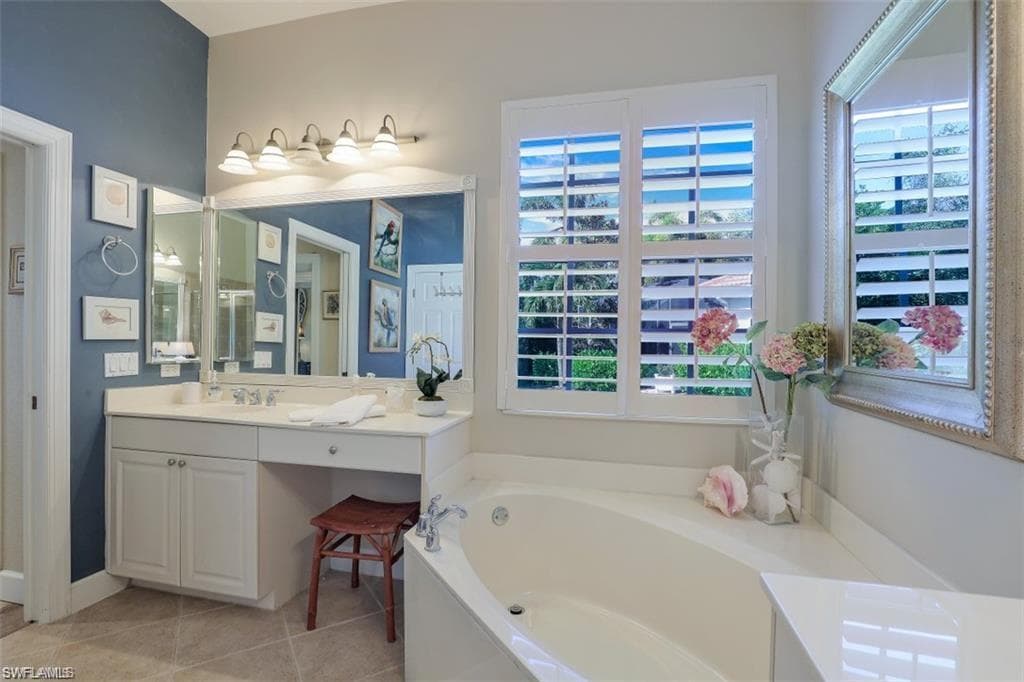 16156 Parque LN, NAPLES FL 34110-2