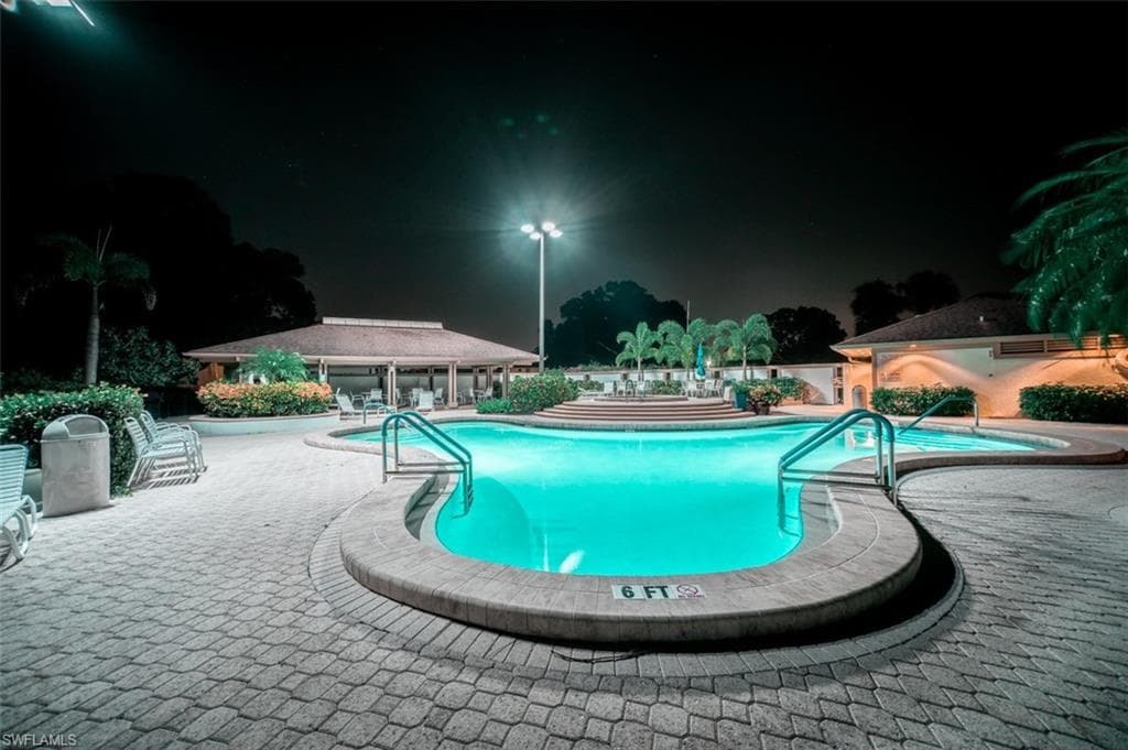 501 Lake Louise CIR # 204, NAPLES FL 34110-25