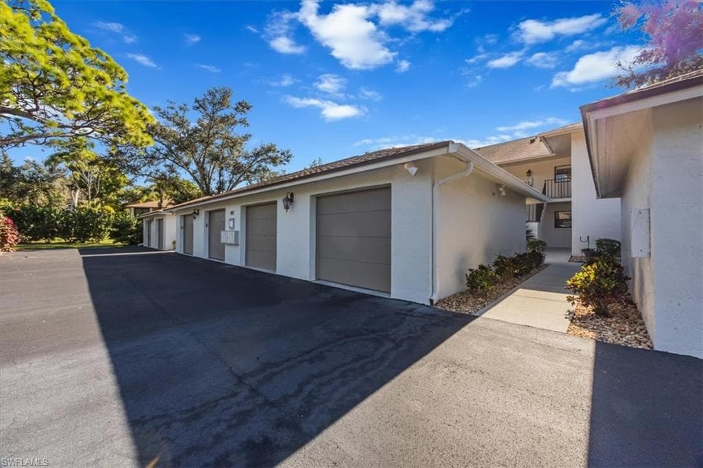 501 Lake Louise CIR # 204, NAPLES FL 34110-21