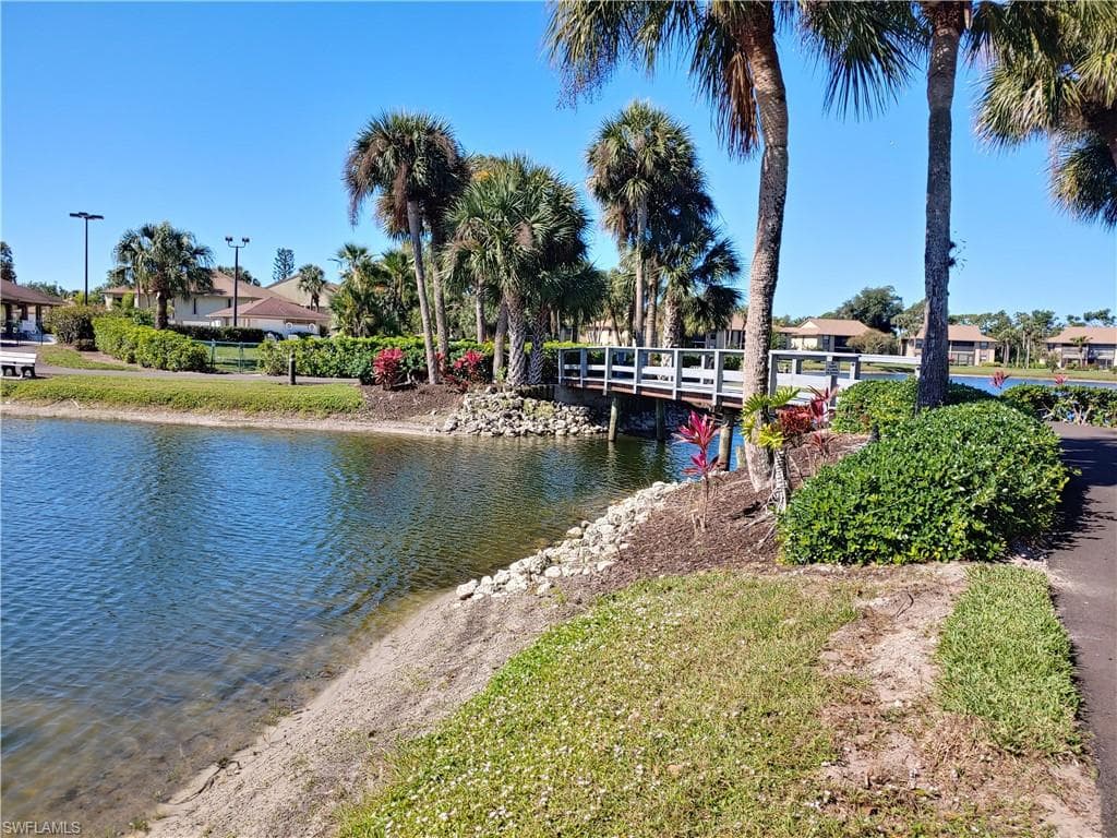 501 Lake Louise CIR # 204, NAPLES FL 34110-31