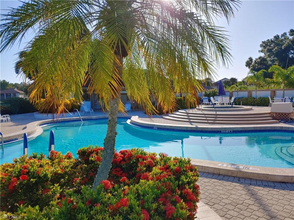 501 Lake Louise CIR # 204, NAPLES FL 34110-24