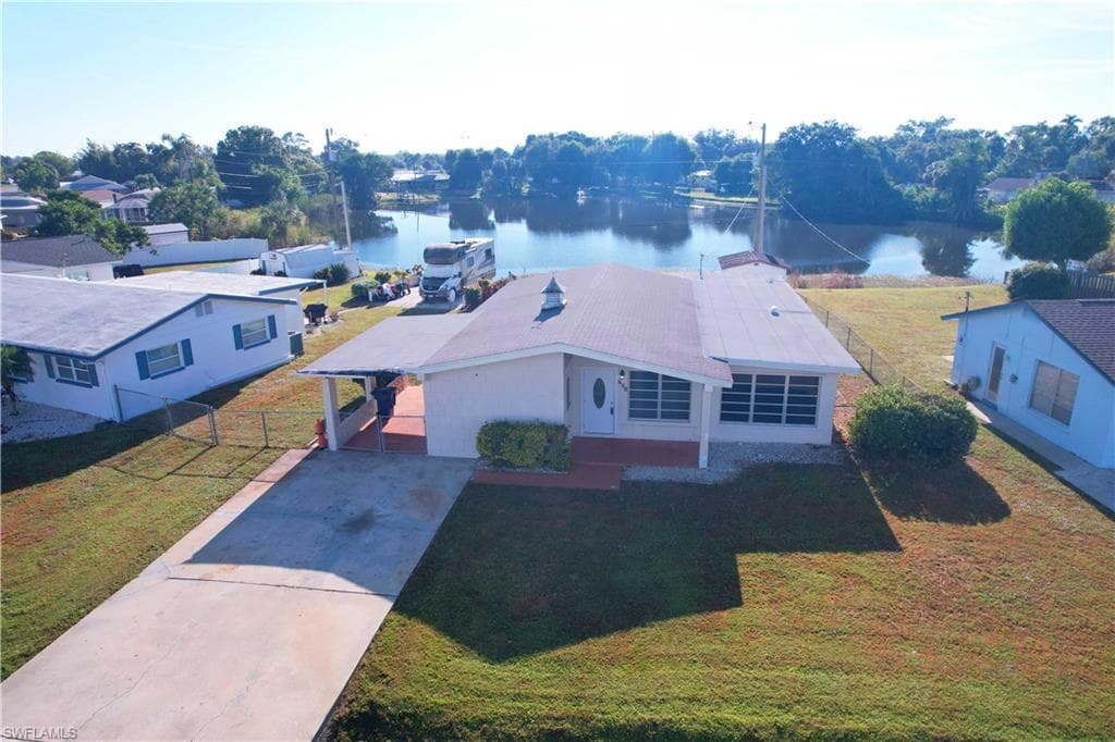275 LAKEVIEW DR, NORTH FORT MYERS FL 33917-1