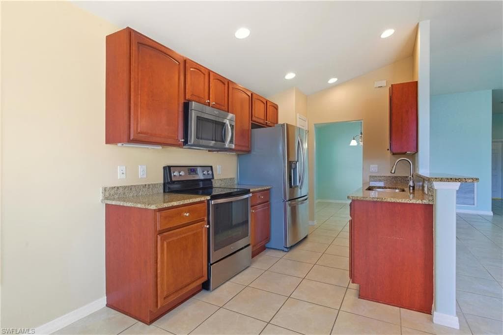 2546 Greendale PL, CAPE CORAL FL 33991-12