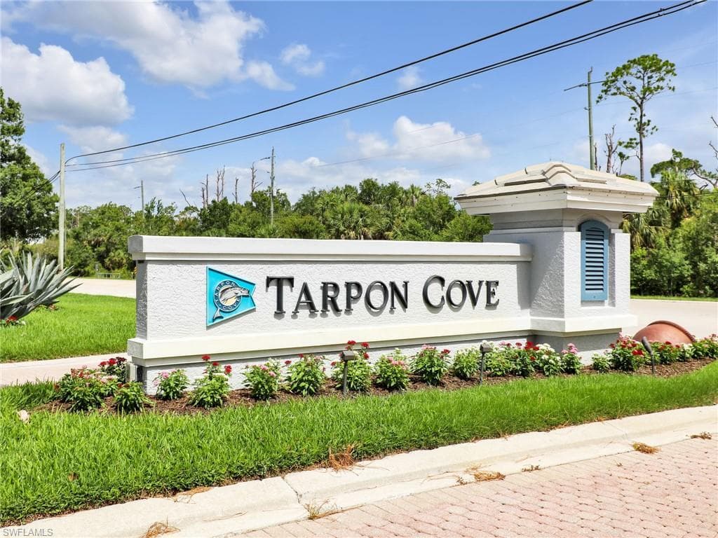 800 Carrick Bend CIR # 102, NAPLES FL 34110-29