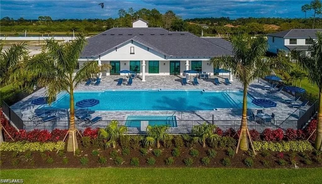 7324 Rockefeller DR, NAPLES FL 34119-21
