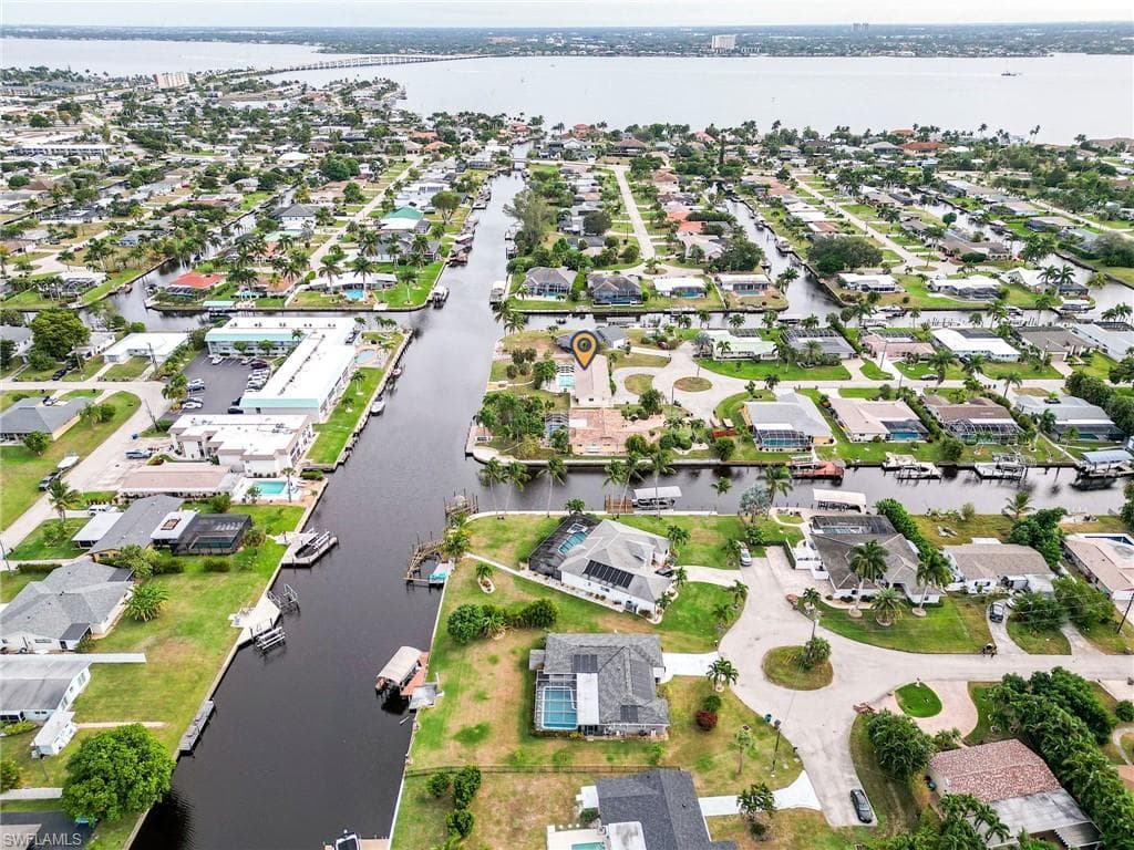 5207 Willow CT, CAPE CORAL FL 33904-15