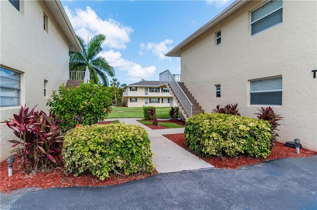 3325 Airport RD N # T1, NAPLES FL 34105-18
