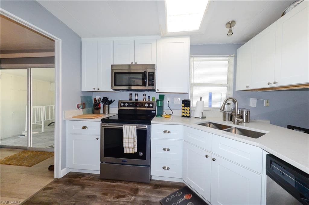 535 Sunshine AVE, NORTH FORT MYERS FL 33903-31