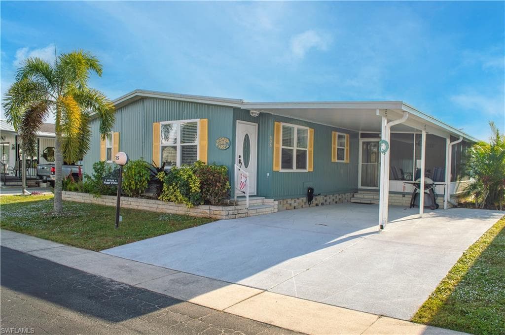535 Sunshine AVE, NORTH FORT MYERS FL 33903-34