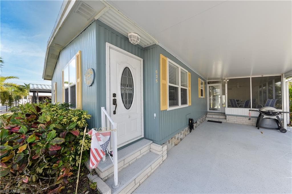535 Sunshine AVE, NORTH FORT MYERS FL 33903-38