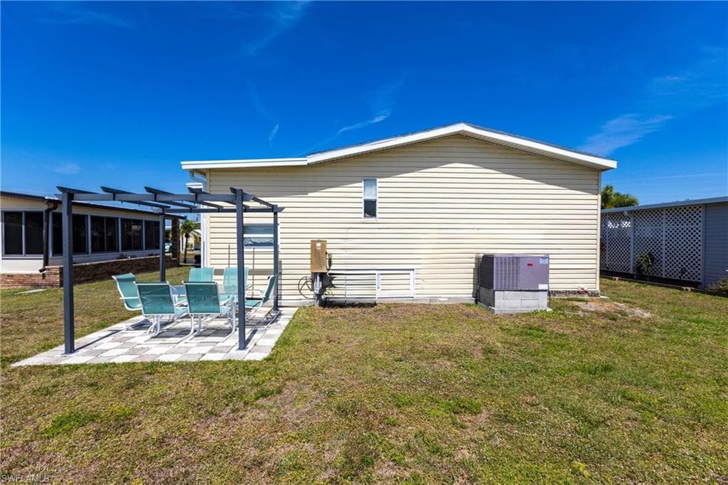 3152 Indian Village LN, NORTH FORT MYERS FL 33917-25