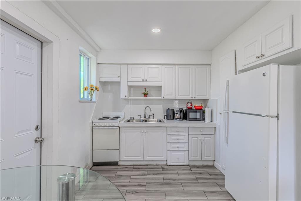 3132 Francis AVE, NAPLES FL 34112-15