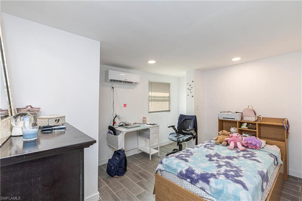 3132 Francis AVE, NAPLES FL 34112-17