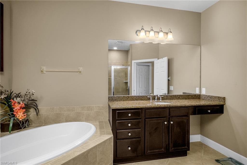 9064 Siesta Bay DR # 102, NAPLES FL 34120-19