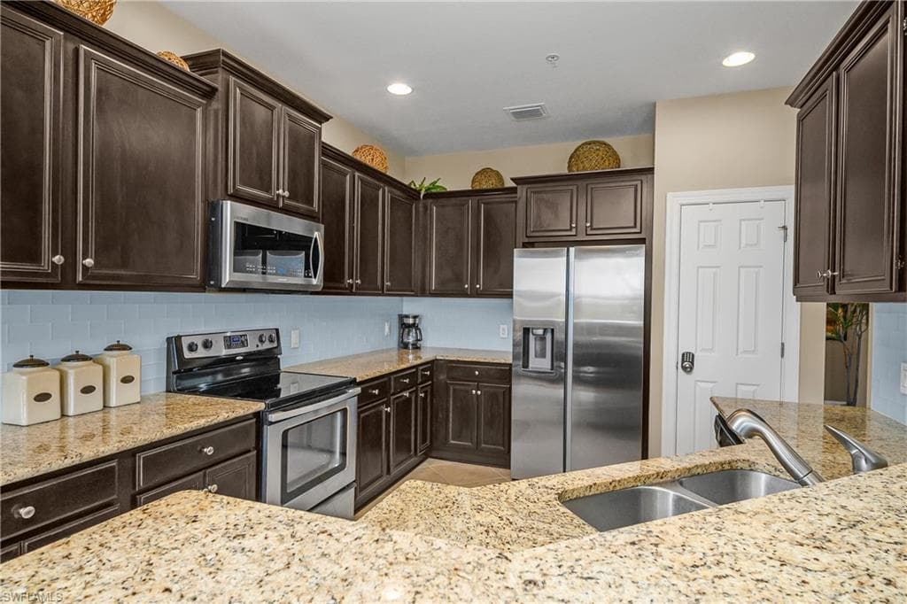 9064 Siesta Bay DR # 102, NAPLES FL 34120-8